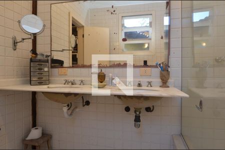 Casa de condomínio à venda com 318m², 4 quartos e sem vagaBanheiro da suite 2