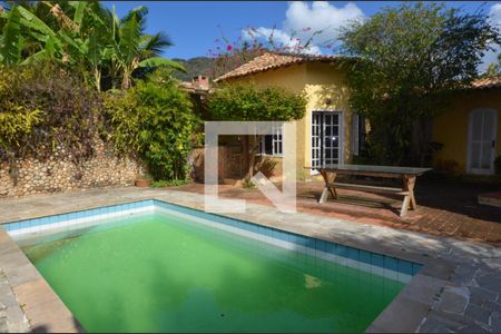 Casa de condomínio à venda com 318m², 4 quartos e sem vagaÁrea externa