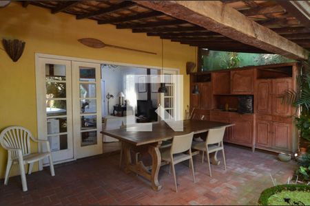 Casa de condomínio à venda com 318m², 4 quartos e sem vagaVaranda