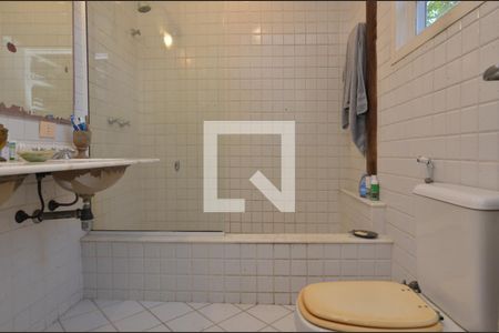 Casa de condomínio à venda com 318m², 4 quartos e sem vagaBanheiro da suite 2