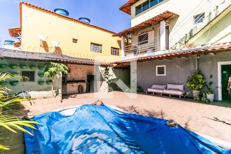 Casa à venda com 220m², 3 quartos e 2 vagasPiscina