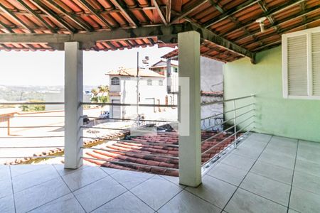 Casa à venda com 220m², 3 quartos e 2 vagasVaranda