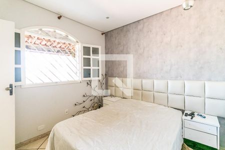 Casa à venda com 220m², 3 quartos e 2 vagasSuíte