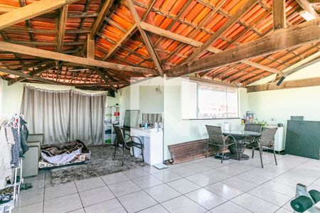Casa à venda com 220m², 3 quartos e 2 vagasCobertura