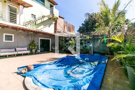Casa à venda com 220m², 3 quartos e 2 vagasPiscina