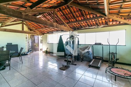 Casa à venda com 220m², 3 quartos e 2 vagasCobertura