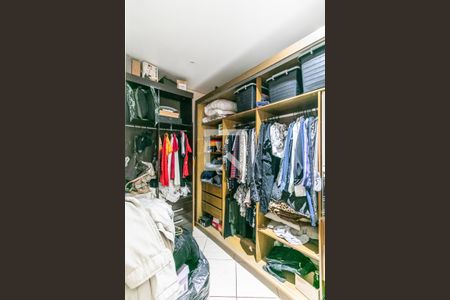 Casa à venda com 220m², 3 quartos e 2 vagasCloset