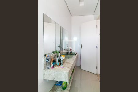 Casa à venda com 220m², 3 quartos e 2 vagasBanheiro da Suíte