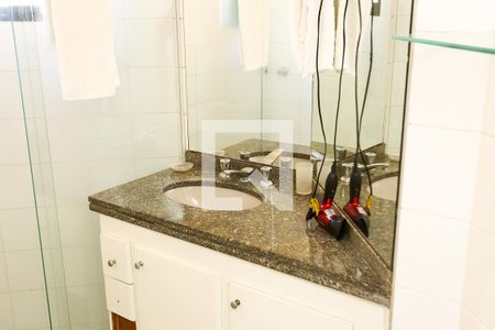 Banheiro de apartamento à venda com 1 quarto, 58m² em Vila Andrade, São Paulo