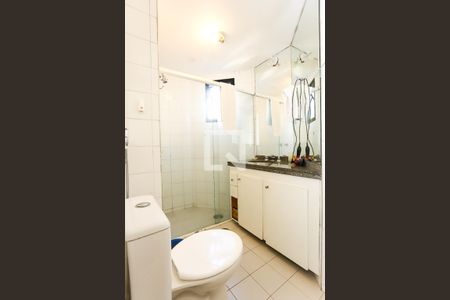 Banheiro de apartamento à venda com 1 quarto, 58m² em Vila Andrade, São Paulo