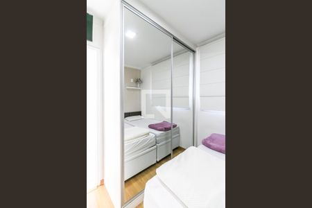 Quarto 2 de apartamento à venda com 2 quartos, 105m² em Cabral, Contagem