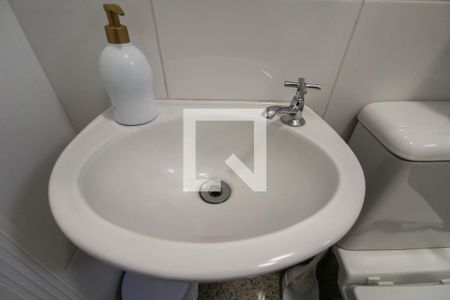 Apartamento à venda com 421m², 4 quartos e 6 vagas Apartamento à venda com 421m², 4 quartos e 6 vagasBanheiro de Serviço