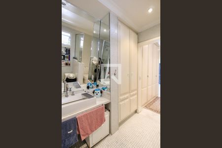 Apartamento à venda com 421m², 4 quartos e 6 vagas Apartamento à venda com 421m², 4 quartos e 6 vagasBanheiro da Suíte 3