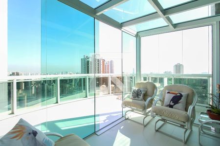 Apartamento à venda com 421m², 4 quartos e 6 vagas Apartamento à venda com 421m², 4 quartos e 6 vagasSacada da Sala