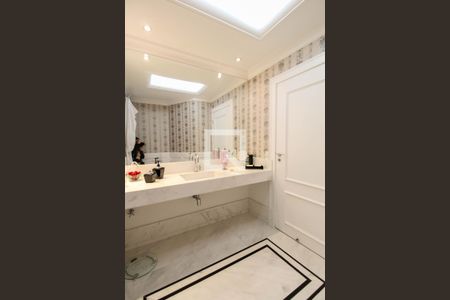 Apartamento à venda com 421m², 4 quartos e 6 vagas Apartamento à venda com 421m², 4 quartos e 6 vagasLavabo