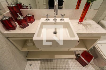 Apartamento à venda com 421m², 4 quartos e 6 vagas Apartamento à venda com 421m², 4 quartos e 6 vagasBanheiro da Suíte 1