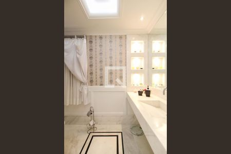 Apartamento à venda com 421m², 4 quartos e 6 vagas Apartamento à venda com 421m², 4 quartos e 6 vagasLavabo