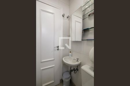 Apartamento à venda com 421m², 4 quartos e 6 vagas Apartamento à venda com 421m², 4 quartos e 6 vagasBanheiro de Serviço