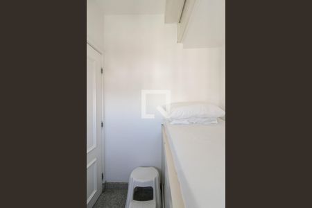 Apartamento à venda com 421m², 4 quartos e 6 vagas Apartamento à venda com 421m², 4 quartos e 6 vagasQuarto de Serviço