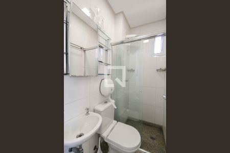 Apartamento à venda com 421m², 4 quartos e 6 vagas Apartamento à venda com 421m², 4 quartos e 6 vagasBanheiro de Serviço