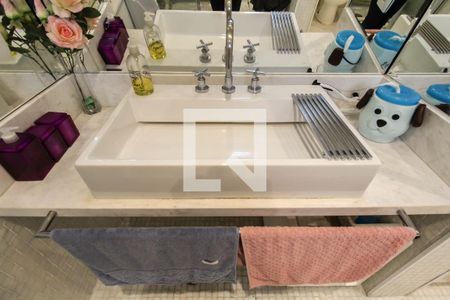 Apartamento à venda com 421m², 4 quartos e 6 vagas Apartamento à venda com 421m², 4 quartos e 6 vagasBanheiro da Suíte 3