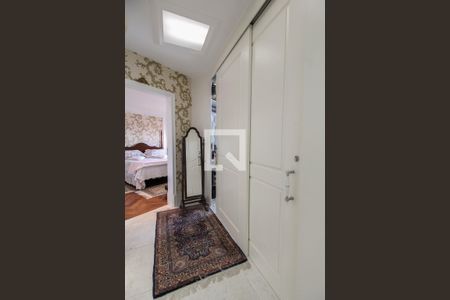 Apartamento à venda com 421m², 4 quartos e 6 vagas Apartamento à venda com 421m², 4 quartos e 6 vagasCloset da Suíte 2