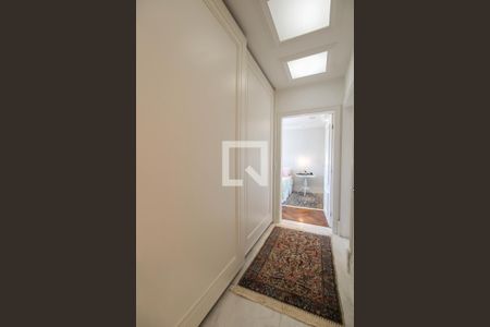 Apartamento à venda com 421m², 4 quartos e 6 vagas Apartamento à venda com 421m², 4 quartos e 6 vagasCloset Suíte 1