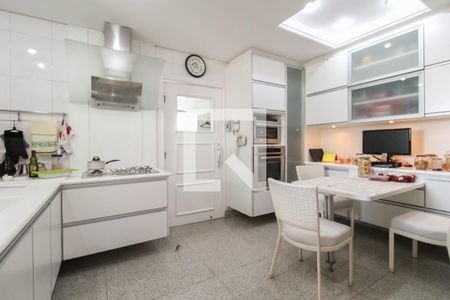 Apartamento à venda com 421m², 4 quartos e 6 vagas Apartamento à venda com 421m², 4 quartos e 6 vagasCozinha