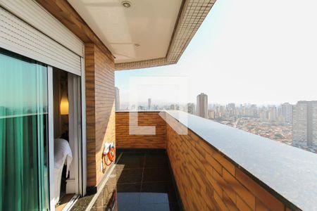 Apartamento à venda com 421m², 4 quartos e 6 vagas Apartamento à venda com 421m², 4 quartos e 6 vagasVaranda da Suíte 2