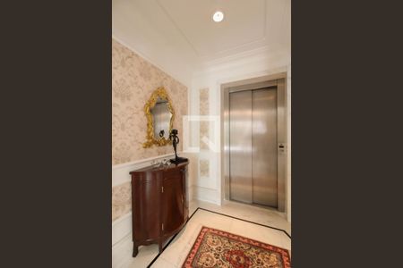 Apartamento à venda com 421m², 4 quartos e 6 vagas Apartamento à venda com 421m², 4 quartos e 6 vagasEntrada Privativa