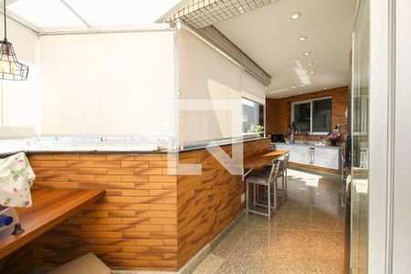 Apartamento à venda com 421m², 4 quartos e 6 vagas Apartamento à venda com 421m², 4 quartos e 6 vagasVaranda gourmet