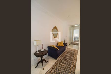 Apartamento à venda com 421m², 4 quartos e 6 vagas Apartamento à venda com 421m², 4 quartos e 6 vagasHall