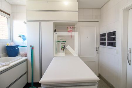 Apartamento à venda com 421m², 4 quartos e 6 vagas Apartamento à venda com 421m², 4 quartos e 6 vagasÁrea de Serviço