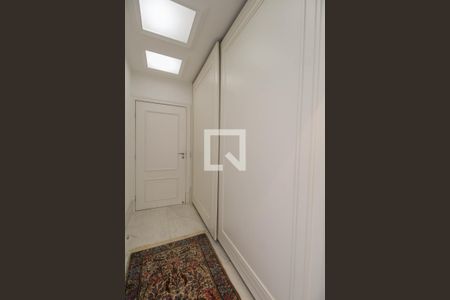 Apartamento à venda com 421m², 4 quartos e 6 vagas Apartamento à venda com 421m², 4 quartos e 6 vagasCloset Suíte 1