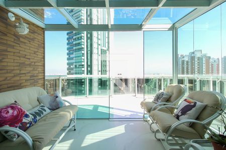 Apartamento à venda com 421m², 4 quartos e 6 vagas Apartamento à venda com 421m², 4 quartos e 6 vagasSacada da Sala