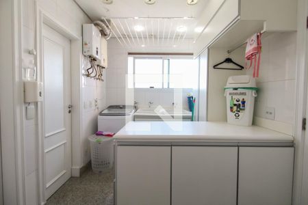 Apartamento à venda com 421m², 4 quartos e 6 vagas Apartamento à venda com 421m², 4 quartos e 6 vagasÁrea de Serviço