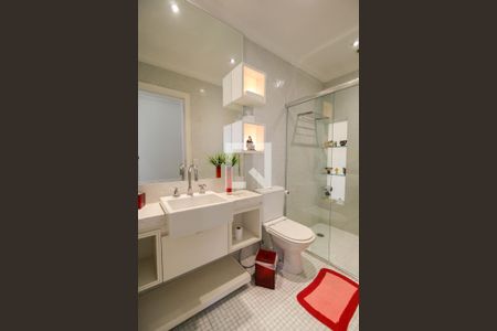 Apartamento à venda com 421m², 4 quartos e 6 vagas Apartamento à venda com 421m², 4 quartos e 6 vagasBanheiro da Suíte 1