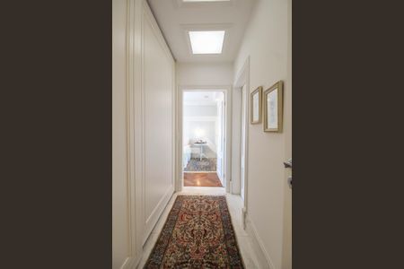 Apartamento à venda com 421m², 4 quartos e 6 vagas Apartamento à venda com 421m², 4 quartos e 6 vagasCloset Suíte 1