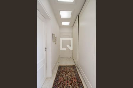 Apartamento à venda com 421m², 4 quartos e 6 vagas Apartamento à venda com 421m², 4 quartos e 6 vagasCloset Suíte 1