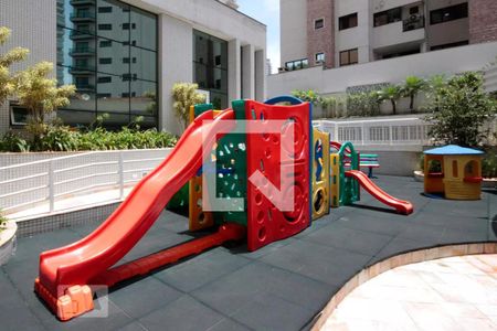 Apartamento à venda com 421m², 4 quartos e 6 vagas Apartamento à venda com 421m², 4 quartos e 6 vagasÁrea comum - Playground