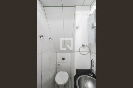 Banheiro de kitnet/studio para alugar com 1 quarto, 30m² em Califórnia, Nova Iguaçu