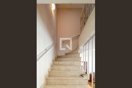 Casa à venda com 320m², 4 quartos e 3 vagasEscadas