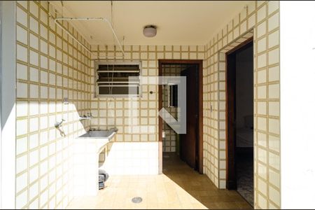 Casa à venda com 320m², 4 quartos e 3 vagasLavanderia 2