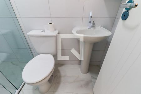 Banheiro Social de apartamento para alugar com 1 quarto, 32m² em Uberaba, Curitiba