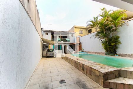 Casa à venda com 160m², 2 quartos e 5 vagas Casa à venda com 160m², 2 quartos e 5 vagasQuintal