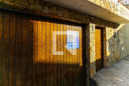 Casa à venda com 160m², 2 quartos e 5 vagas Casa à venda com 160m², 2 quartos e 5 vagasFachada