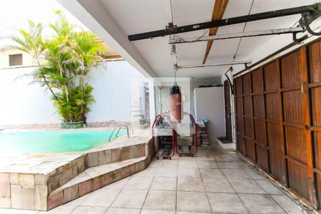 Casa à venda com 160m², 2 quartos e 5 vagas Casa à venda com 160m², 2 quartos e 5 vagasQuintal