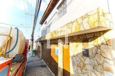 Casa à venda com 160m², 2 quartos e 5 vagas Casa à venda com 160m², 2 quartos e 5 vagasFachada