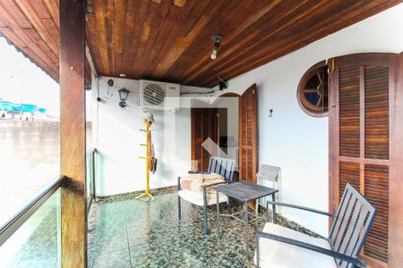 Casa à venda com 160m², 2 quartos e 5 vagas Casa à venda com 160m², 2 quartos e 5 vagasVaranda das Suítes