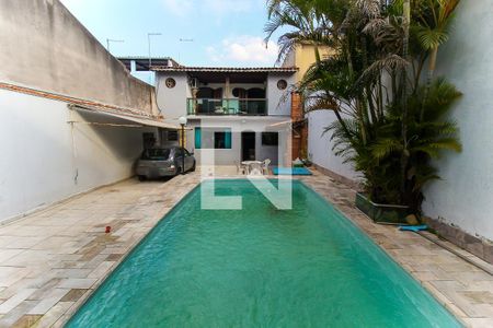 Casa à venda com 160m², 2 quartos e 5 vagas Casa à venda com 160m², 2 quartos e 5 vagasPiscina